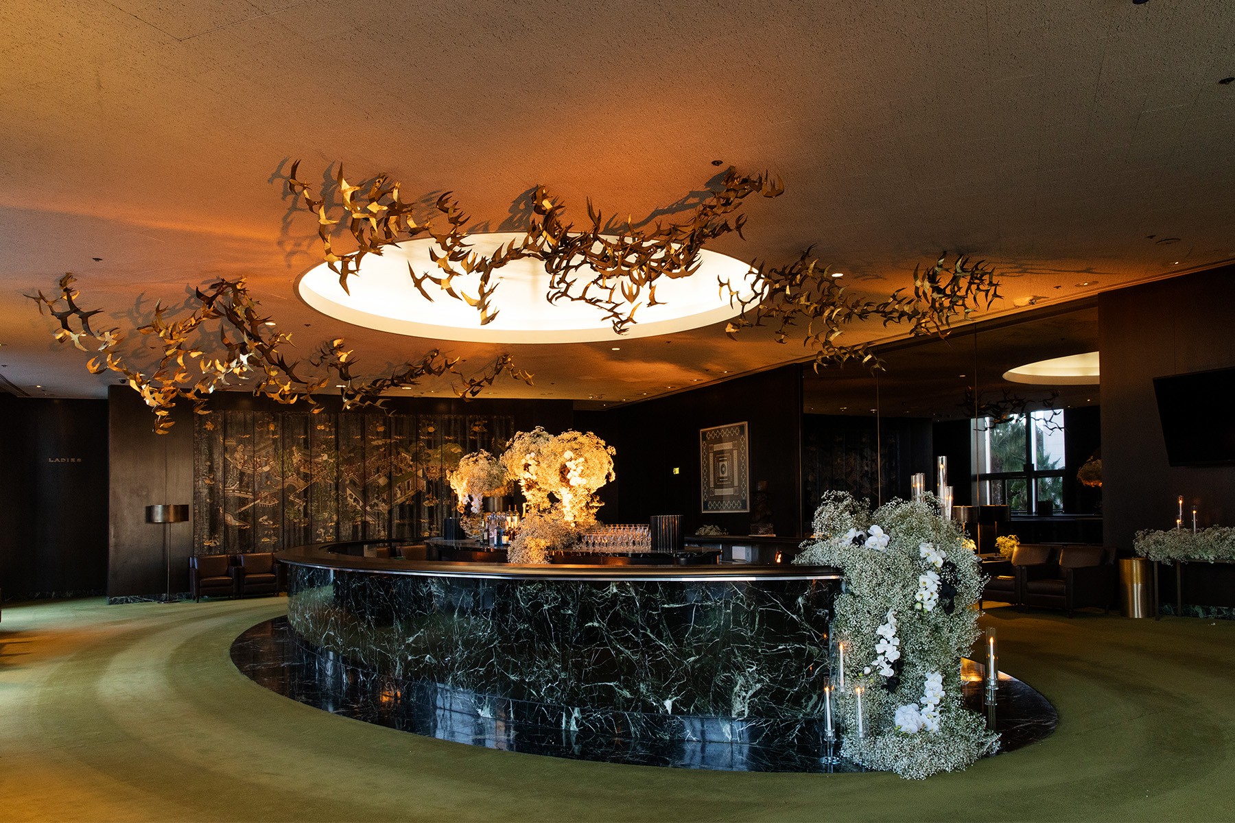 Eva & Marc Stern Grand Hall - Oval Bar